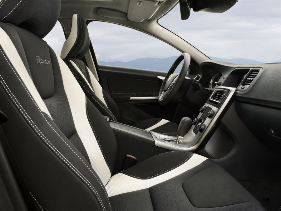  Volvo S60 R-Design 2010 года  (фото 21 из 27)
